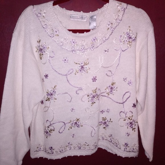 🌎Ivory Embroidered Sweater - Picture 1 of 6
